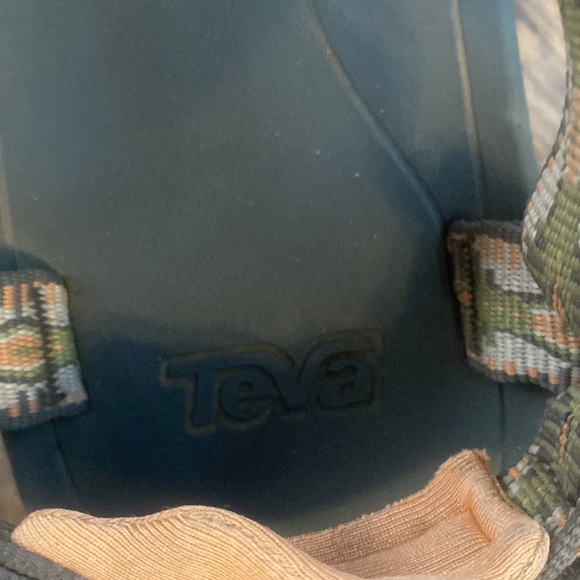 Teva velcro Aztec print sandals size 2 - Picture 4 of 6